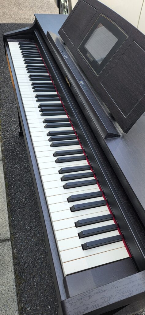 電子ピアノ高額買取 | ローランド HPI-16FRWを買い取りさせて頂きました。
