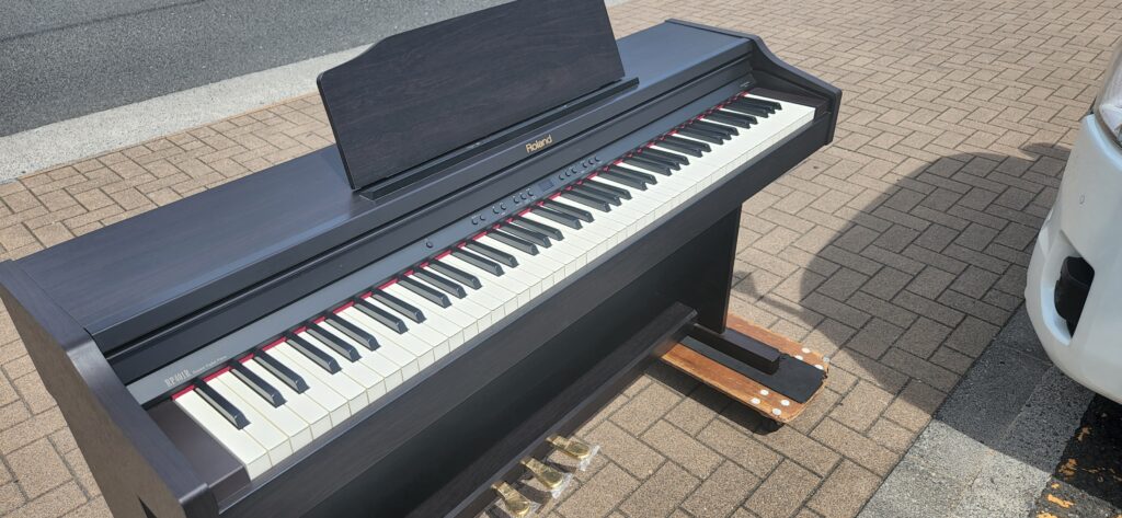 電子ピアノ高額買取 | 東京都 小平市 ローランド RP-401Rを買い取りさせて頂きました。