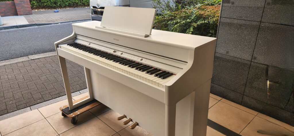 電子ピアノ高額買取 | 東京都 江東区 ローランド HP-702WHSを買い取りさせて頂きました。