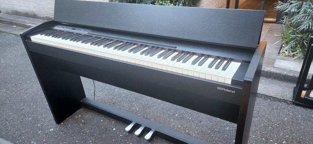 電子ピアノ高額買取 | 東京都 渋谷区 ローランド F-140Rを買い取りさせて頂きました。