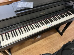 電子ピアノ高額買取 | 滋賀県大津市　Roland  RP701-DRを買取りさせて頂きました。